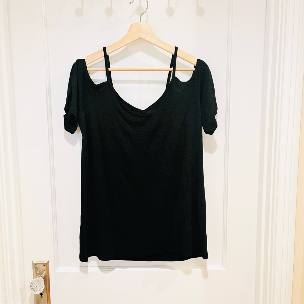 ⭐️ NWT Mauvette Black Cold Shoulder Tee L